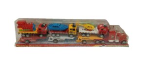 CAMIÓN DE FRICCIÓN CON 3 CAMIONES, 1 HELICÓPTERO, 1 BARCO, 1 TREN, 2 COLORES SURTIDOS